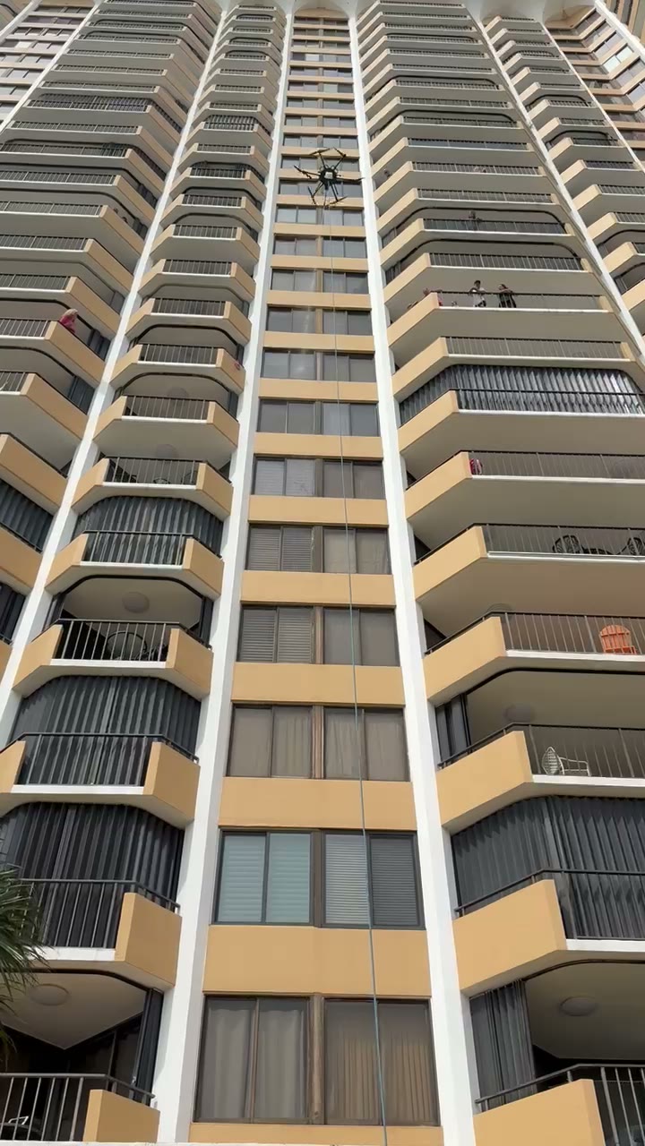 Drone cleaning clip